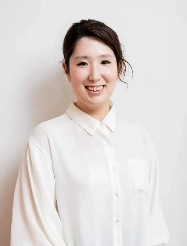 名古屋市⼋事で美髪矯正なら美容室のlokahiのスタッフ